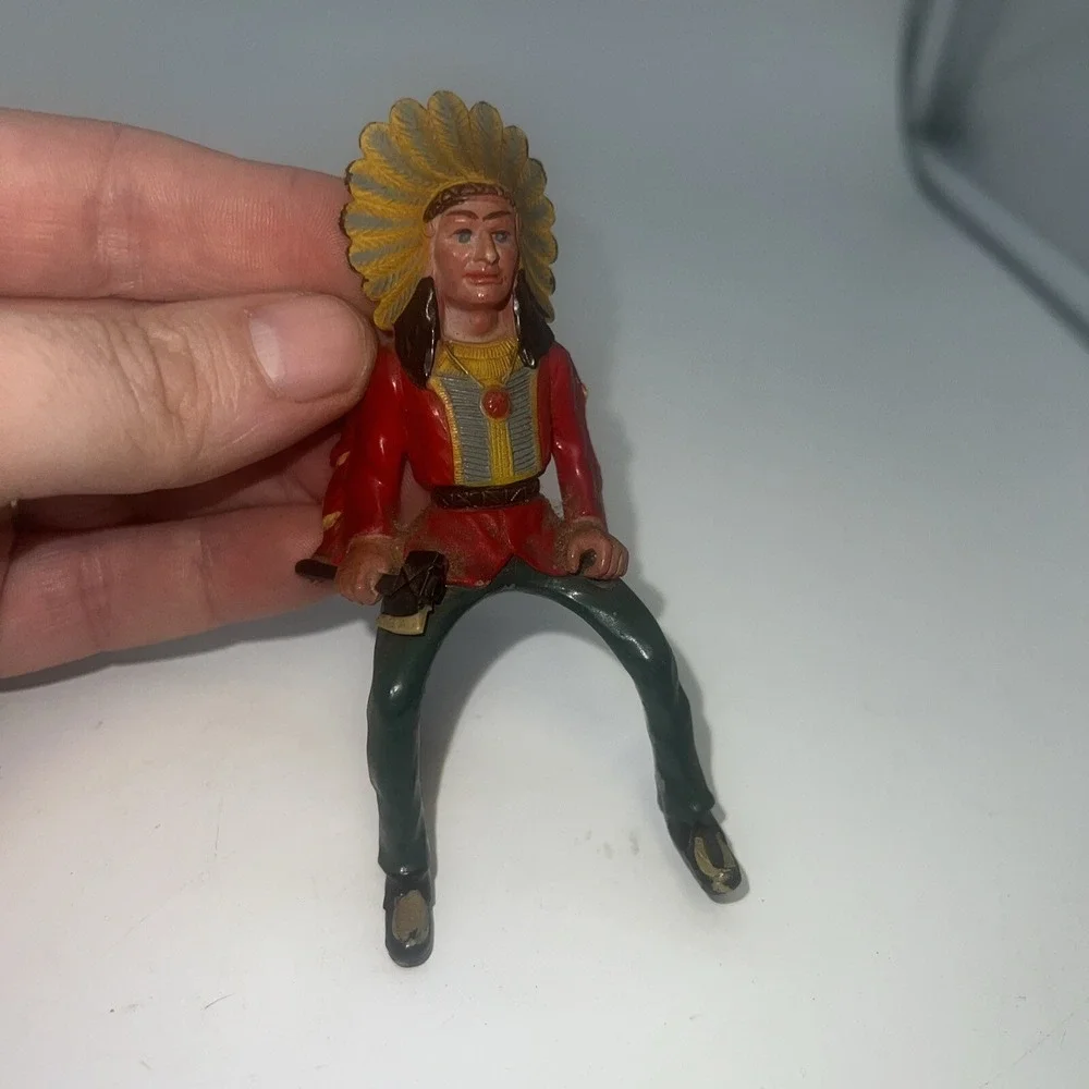 Vintage Hard Plastic Indian On Horse Toy Hong Kong Native‎ American Head Dress